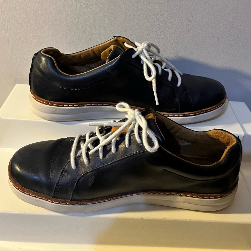 Clark’s Navy Blue Leather Shoes !